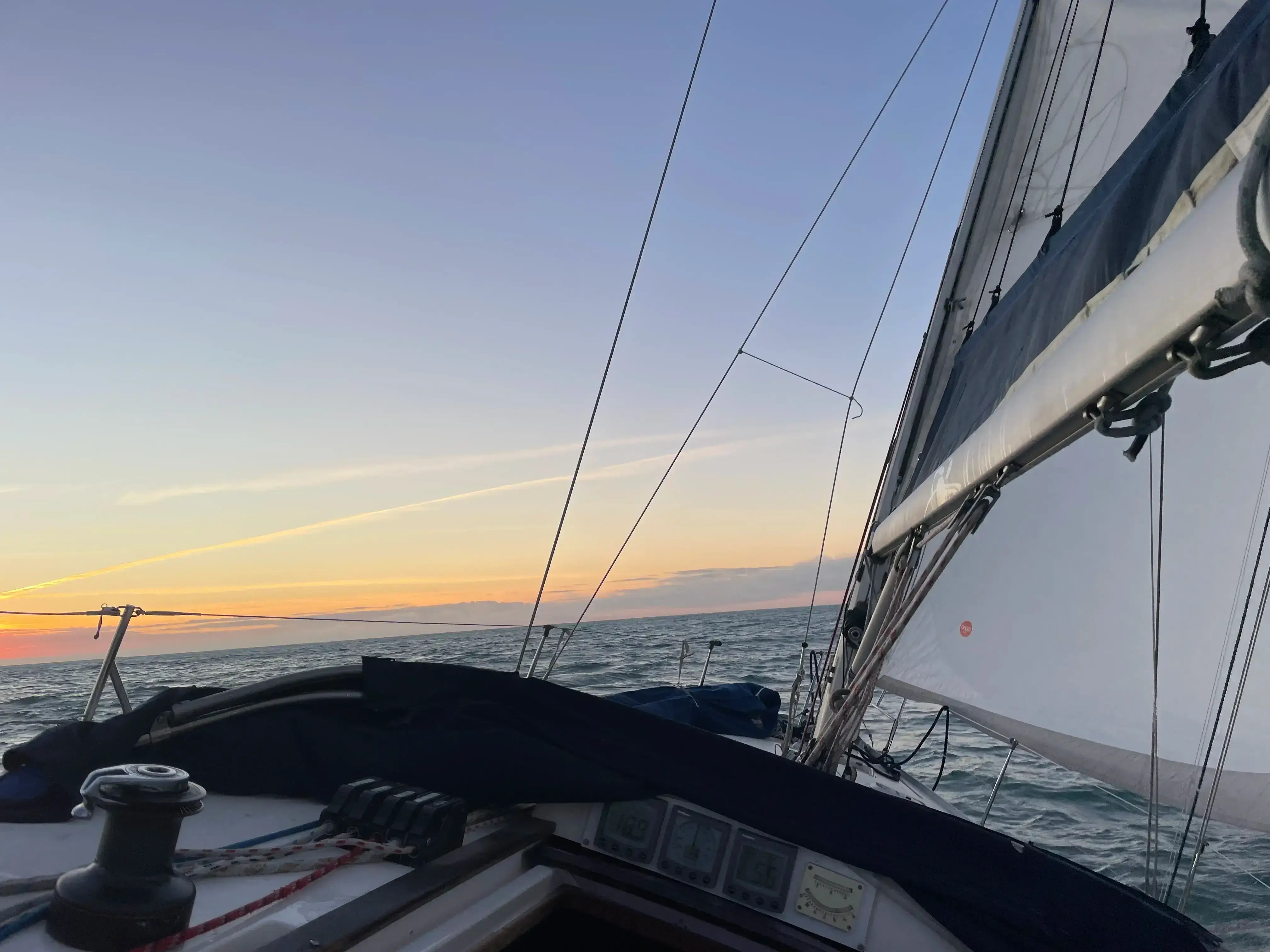 Bateau livré prêt à naviguer grâce à un service de conciergerie nautique à La Rochelle