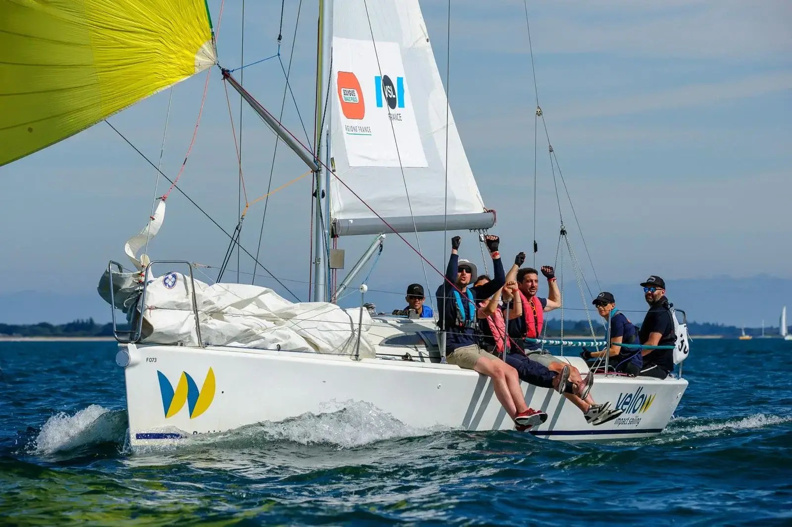 Sortie en mer après préparation d’un bateau par Apex performance une conciergerie nautique à La Rochelle